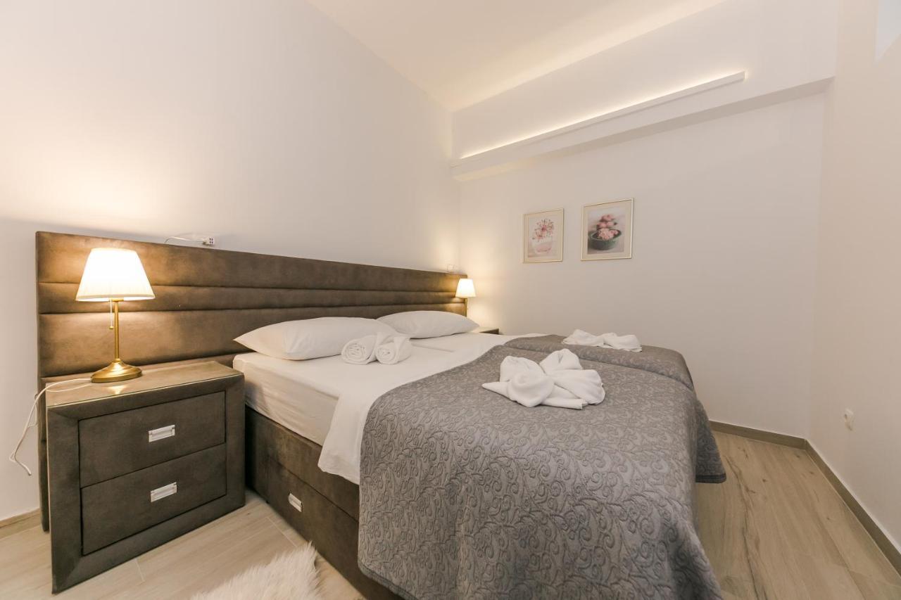 Palomia A Apartment Split Exterior photo